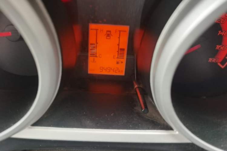 Used CHANGAN KAICHENG Ounuo S 2015 1.5L CNG Model Odometer Close Up