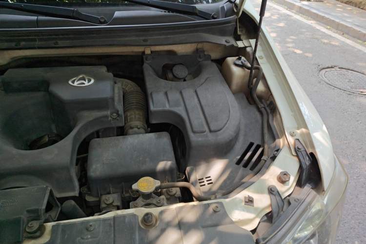 Used CHANGAN KAICHENG Ounuo S 2015 1.5L CNG Model Engine Bay Left
