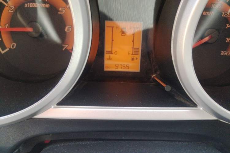 Used CHANGAN KAICHENG Ounuo S 2015 1.5L CNG Model Odometer Close Up
