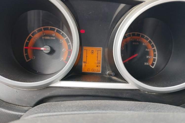 Used CHANGAN KAICHENG Ounuo S 2015 1.5L CNG Model Odometer Close Up