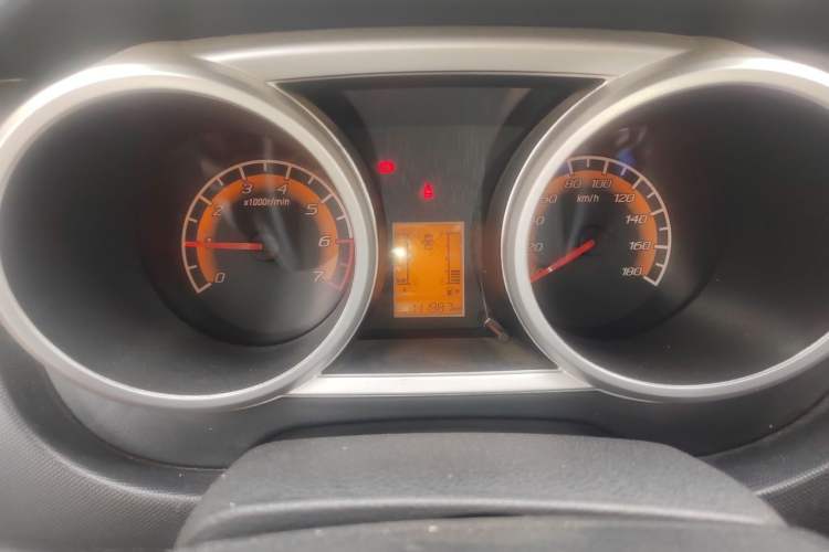 Used CHANGAN KAICHENG Ounuo S 2015 1.5L CNG Model Odometer Close Up