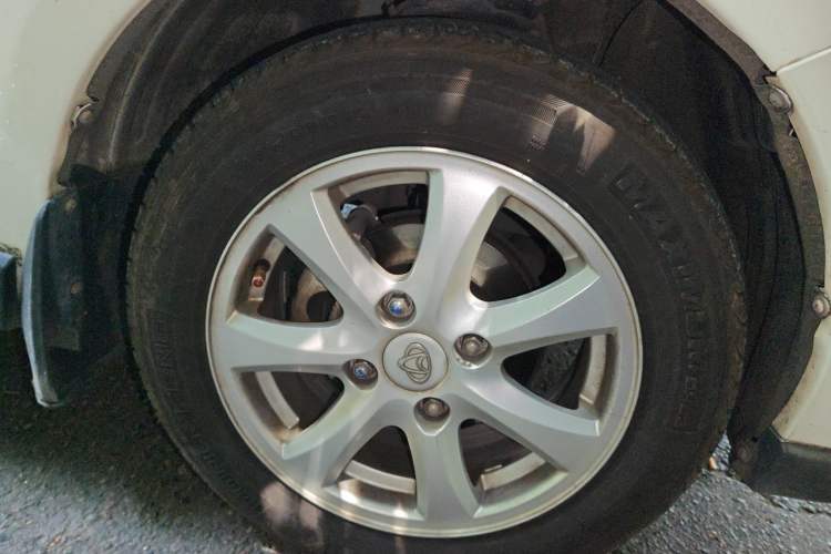 Used CHANGAN KAICHENG Ounuo S 2015 1.5L CNG Model Right Front Wheel Hub