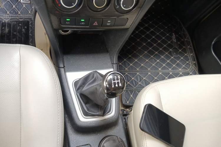 Used CHANGAN KAICHENG Ounuo S 2015 1.5L Jin Ouno Elite Model Gear Lever
