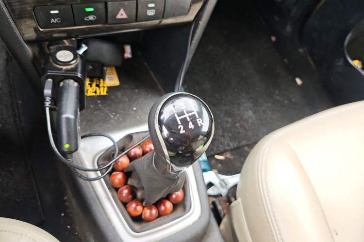 Used CHANGAN KAICHENG Ounuo S 2015 1.5L Jin Ouno Elite Model Gear Lever