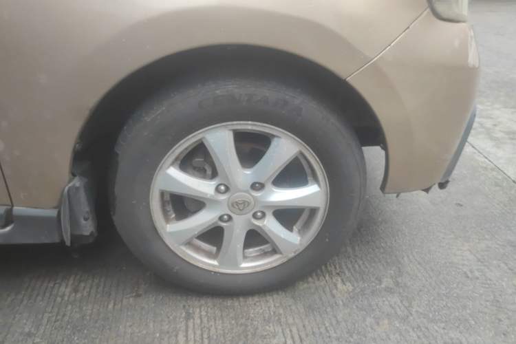Used CHANGAN KAICHENG Ounuo S 2015 1.5L CNG Model Right Front Wheel Hub