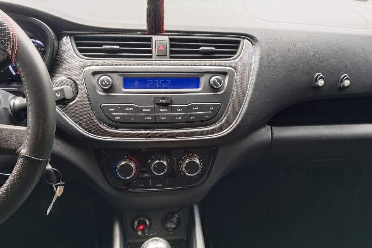 Used CHANGAN KAICHENG Ounuo S 2017 1.5L Ouno S Value Edition EA15-AB Interior 3