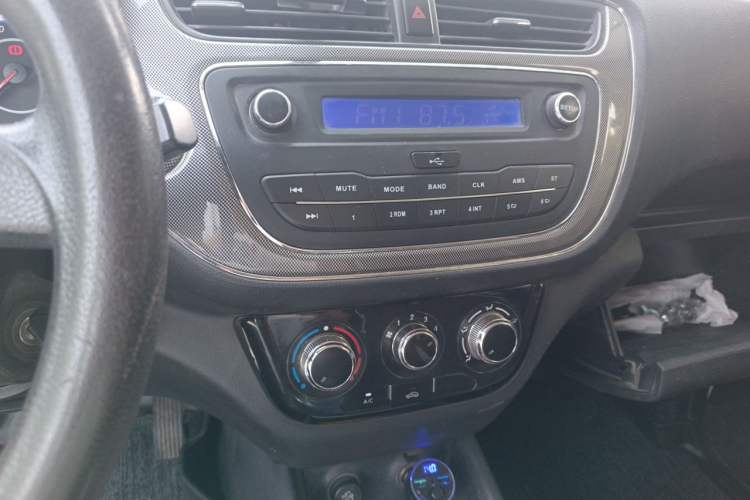 Used CHANGAN KAICHENG Ounuo S 2017 1.5L Ouno S Value Edition EA15-AB Audio And AC Panel