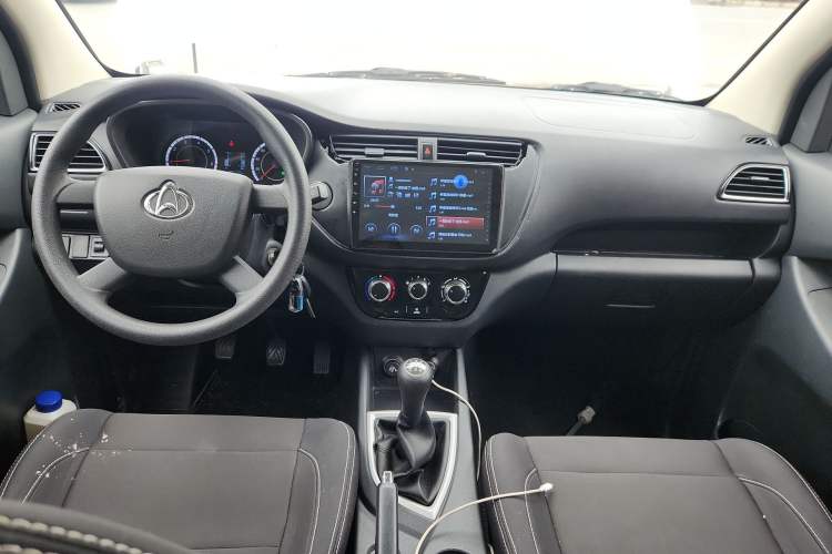Used CHANGAN KAICHENG Ounuo S 2017 1.5L Ouno S Value Edition EA15-AB Center Console