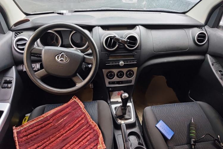 Used CHANGAN KAICHENG Ounuo S 2017 1.5L Jinouno Base Model Interior 2