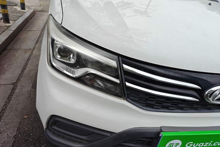 Used CHANGAN KAICHENG Ounuo S 2017 1.5L Ouno S Value Edition EA15-AB Right Front Headlight