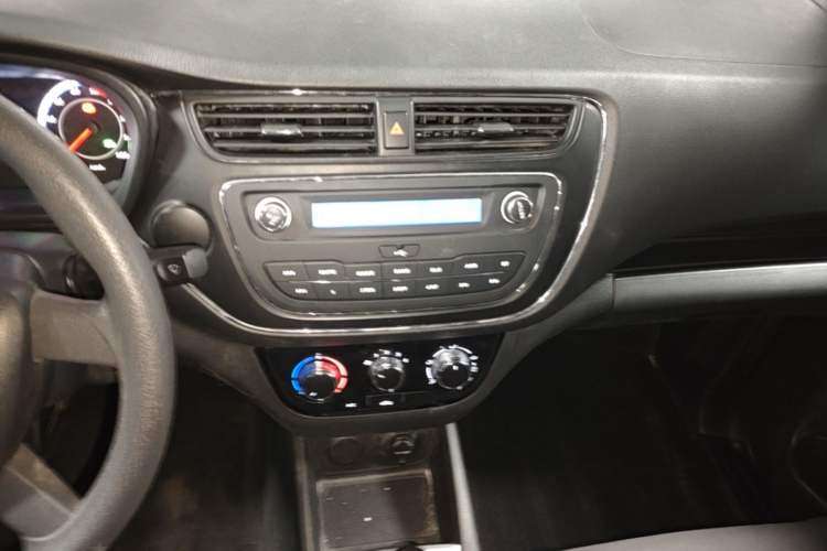 Used CHANGAN KAICHENG Ounuo S 2019 1.5L Ouno S Standard Model China VI JL473QG Audio And AC Panel