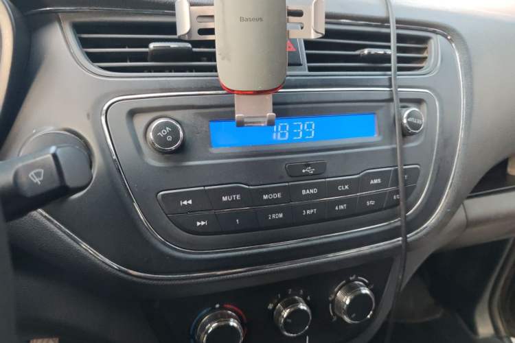 Used CHANGAN KAICHENG Ounuo S 2019 1.5L Ouno S Standard Model China VI JL473QG Audio And AC Panel