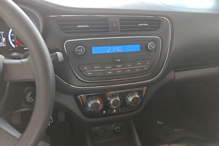 Used CHANGAN KAICHENG Ounuo S 2019 1.5L Ouno S Standard Model China VI JL473QG Audio And AC Panel