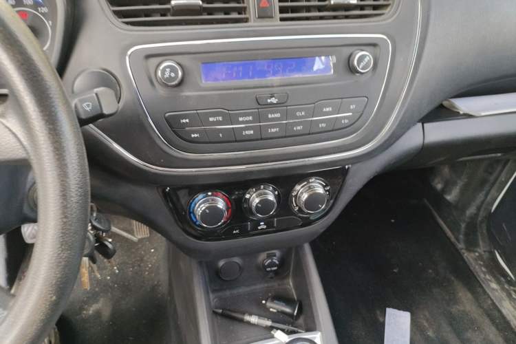 Used CHANGAN KAICHENG Ounuo S 2019 1.5L Ouno S Standard Model China VI JL473QG Audio And AC Panel