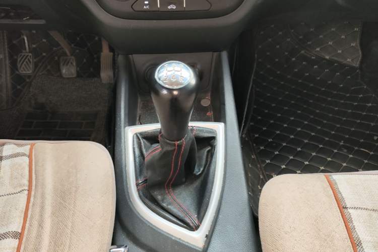 Used CHANGAN KAICHENG Ounuo S 2019 1.5L Ouno S Standard Model China VI JL473QG Gear Lever