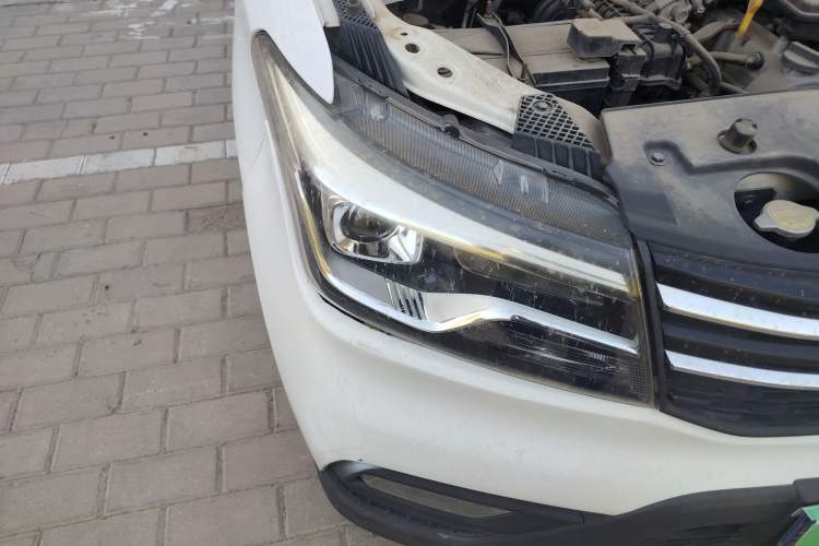 Used CHANGAN KAICHENG Ounuo S 2019 1.5L Ouno S Comfort Edition China VI Standard JL473QG Right Front Headlight