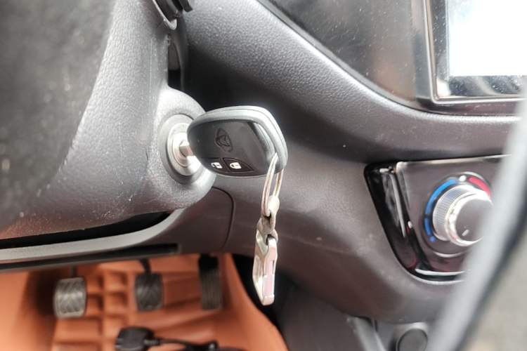 Used CHANGAN KAICHENG Ounuo S 2019 1.5L Ouno S Economy 7-Seater JL473QG Vehicle Key