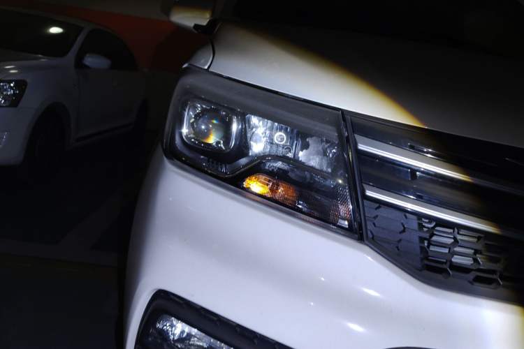 Used CHANGAN KAICHENG Ounuo S 2021 1.5L Ono S Smart Edition Dual-Steaming Air-Conditioned Bus JL473QG Right Front Headlight