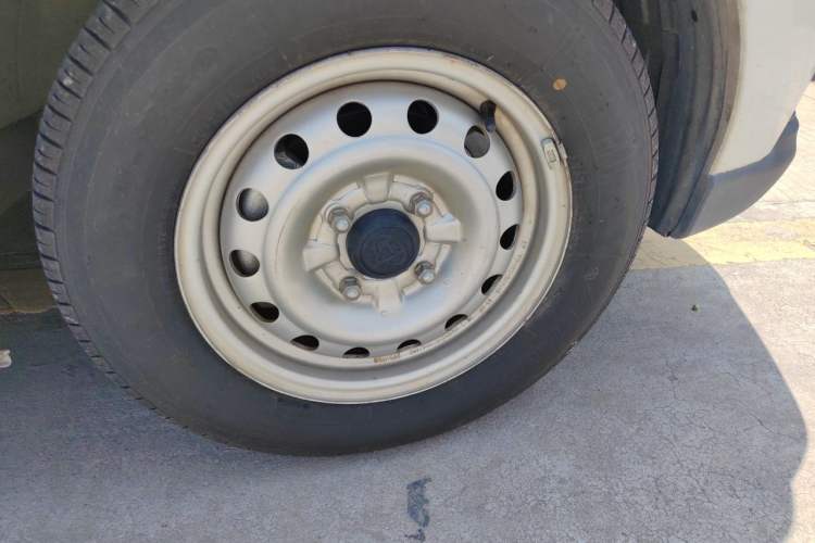 Used CHANGAN KAICHENG Ounuo S 2021 1.5L Ouno S Smart Edition Single-Steaming Air-Conditioned Van Model JL473QG Right Front Wheel Hub