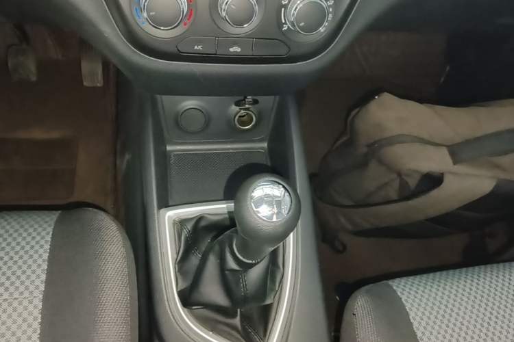 Used CHANGAN KAICHENG Ounuo S 2023 1.5L Deluxe Edition Dual-Steaming Air-Conditioned Passenger Van JL473QG 7 Seats Gear Lever
