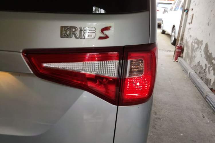 Used CHANGAN KAICHENG Ounuo S 2023 1.5L Deluxe Edition Dual-Steaming Air-Conditioned Passenger Van JL473QG 7 Seats Right Rear Taillight