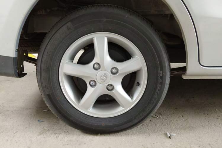 Used CHANGAN KAICHENG Ounuo S 2023 1.5L Deluxe Edition Dual-Steaming Air-Conditioned Passenger Van JL473QG 7 Seats Right Rear Wheel Hub