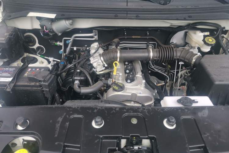 Used CHANGAN KAICHENG Ounuo S 2023 1.5L Deluxe Edition Dual-Steaming Air-Conditioned Passenger Van JL473QG 7 Seats Engine Bay