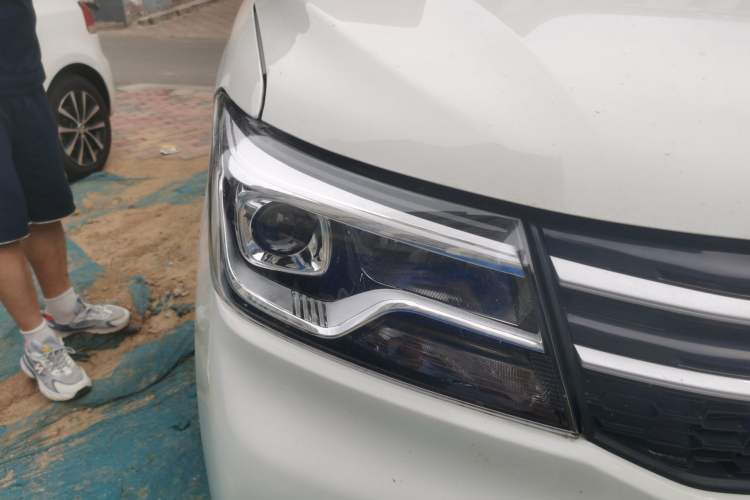 Used CHANGAN KAICHENG Ounuo S 2023 1.5L Deluxe Edition Dual-Steaming Air-Conditioned Passenger Van JL473QG 7 Seats Right Front Headlight