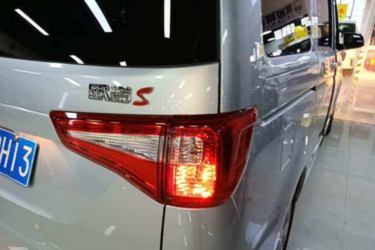Used CHANGAN KAICHENG Ounuo S 2025 1.5L Deluxe Edition Dual-Steaming Air-Conditioned Passenger Vehicle JL473QG 5 Seats Right Rear Taillight