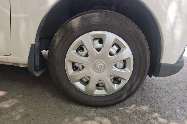 Used CHANGAN KAICHENG Ounuo S 2025 1.5L Deluxe Edition Dual-Steaming Air-Conditioned Passenger Vehicle JL473QG 5 Seats Right Front Wheel Hub