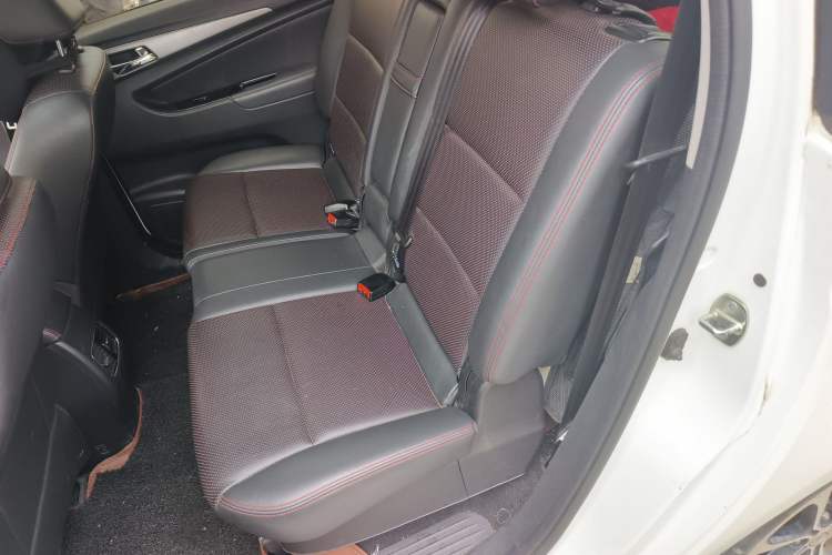Used CHANGAN KAICHENG Oushang A600 2017 1.5L Manual Luxury Model Interior 4