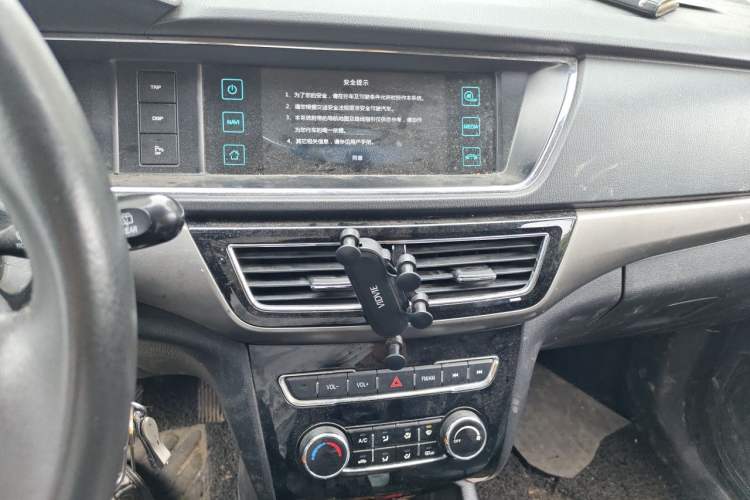Used CHANGAN KAICHENG Oushang A600 2016 1.5L Manual Luxury 7-Seater Audio And AC Panel