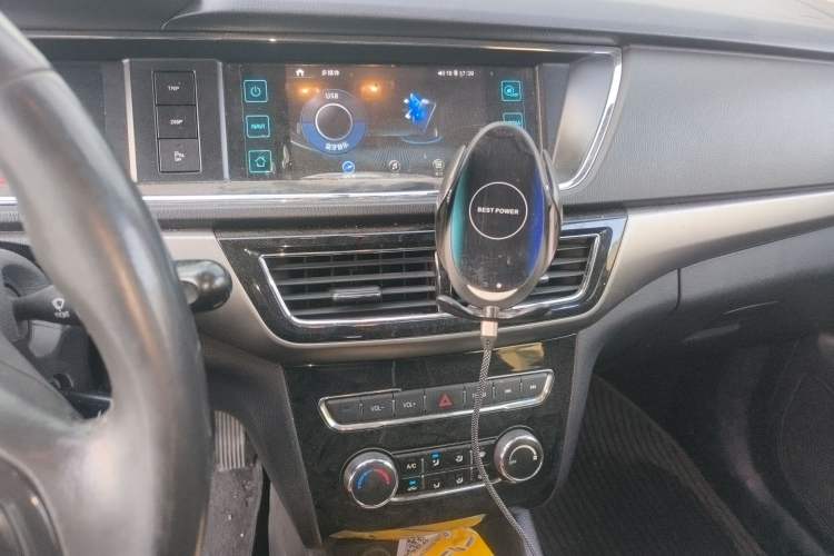 Used CHANGAN KAICHENG Oushang A600 2016 1.5L Manual Luxury 7-Seater Audio And AC Panel