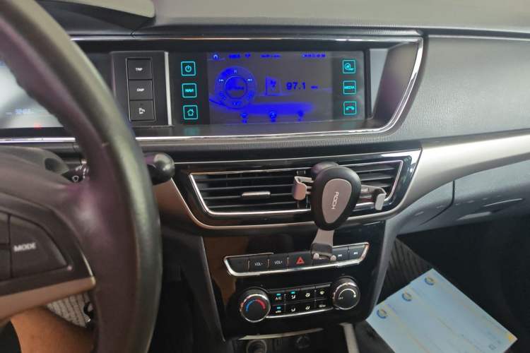Used CHANGAN KAICHENG Oushang A600 2016 1.5L Manual Luxury 7-Seater Audio And AC Panel
