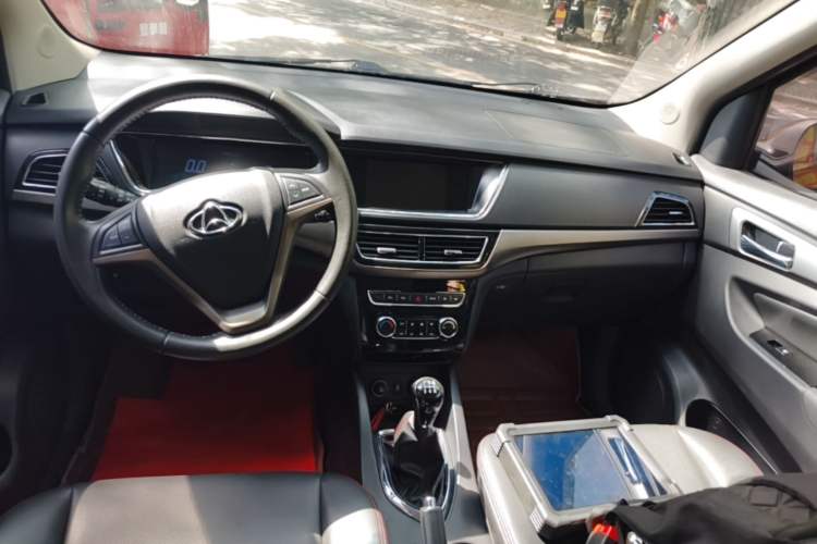 Used CHANGAN KAICHENG Oushang A600 2016 1.5L Manual Luxury 7-Seater Audio And AC Panel