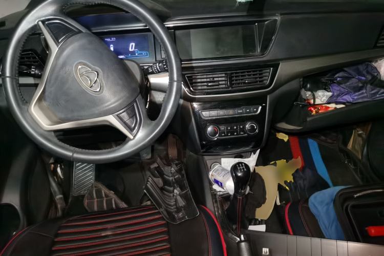 Used CHANGAN KAICHENG Oushang A600 2016 1.5L Manual Luxury 7-Seater Center Console