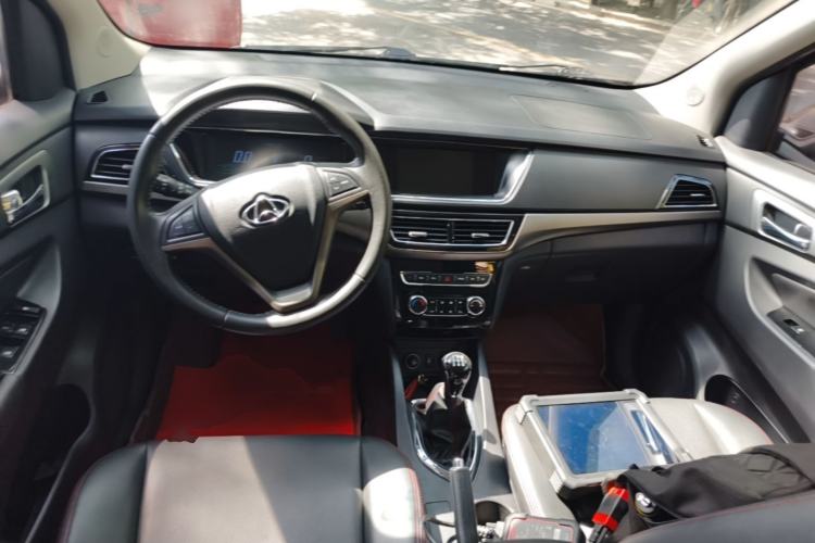 Used CHANGAN KAICHENG Oushang A600 2016 1.5L Manual Luxury 7-Seater Center Console