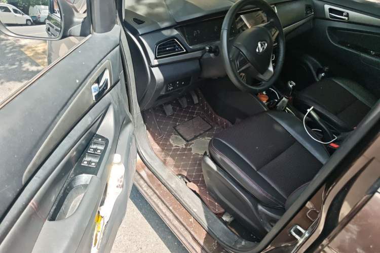 Used CHANGAN KAICHENG Oushang A600 2016 1.5L Manual Luxury 7-Seater Driver Seat