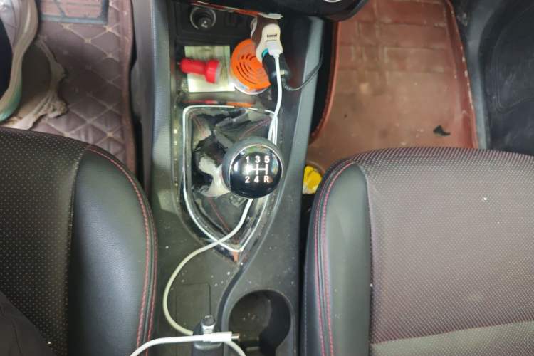 Used CHANGAN KAICHENG Oushang A600 2016 1.5L Manual Luxury 7-Seater Gear Lever