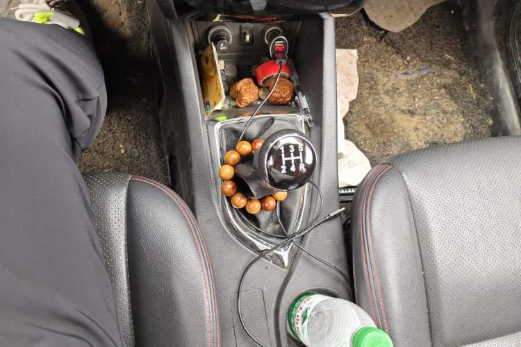Used CHANGAN KAICHENG Oushang A600 2016 1.5L Manual Luxury 7-Seater Gear Lever