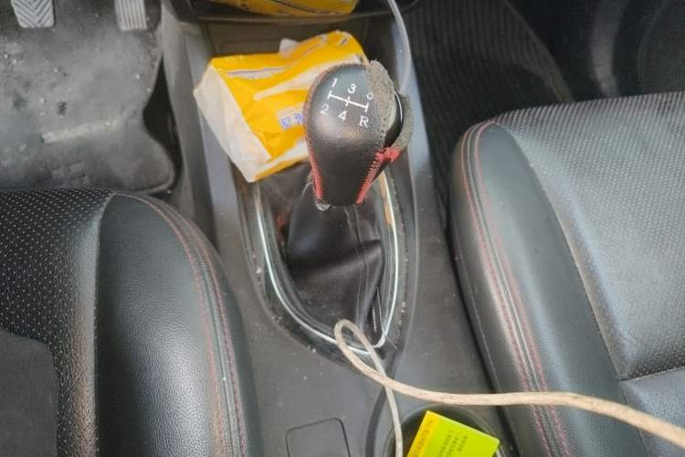 Used CHANGAN KAICHENG Oushang A600 2016 1.5L Manual Luxury 7-Seater Gear Lever
