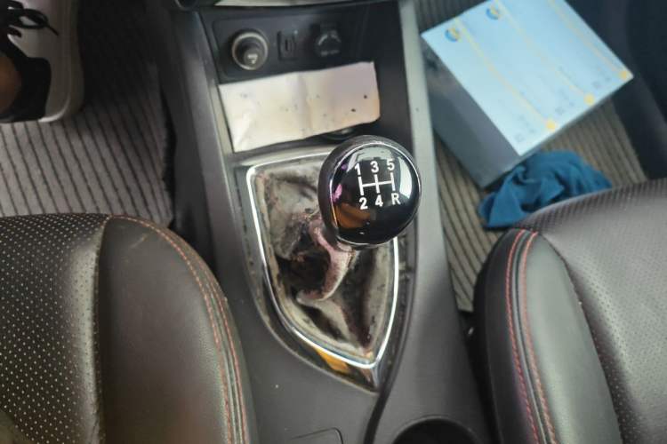 Used CHANGAN KAICHENG Oushang A600 2016 1.5L Manual Luxury 7-Seater Gear Lever