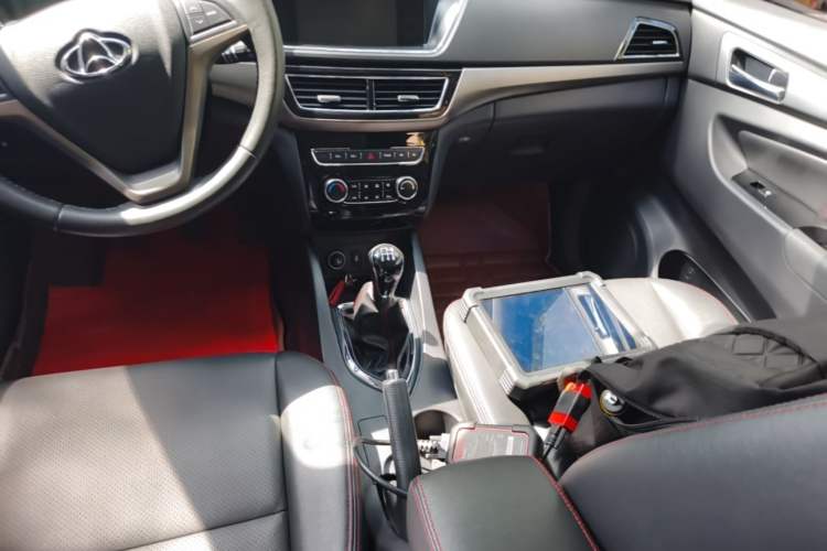 Used CHANGAN KAICHENG Oushang A600 2016 1.5L Manual Luxury 7-Seater Gear Lever
