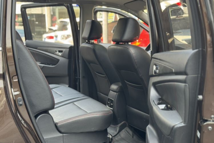 Used CHANGAN KAICHENG Oushang A600 2016 1.5L Manual Luxury 7-Seater Interior 2