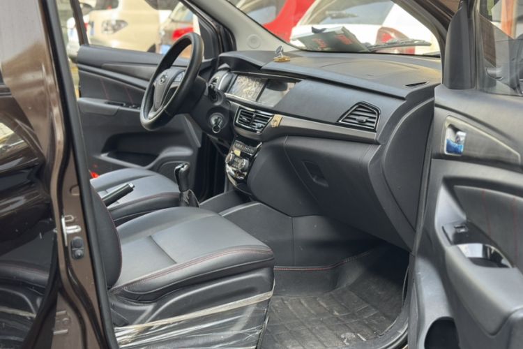 Used CHANGAN KAICHENG Oushang A600 2016 1.5L Manual Luxury 7-Seater Interior 4