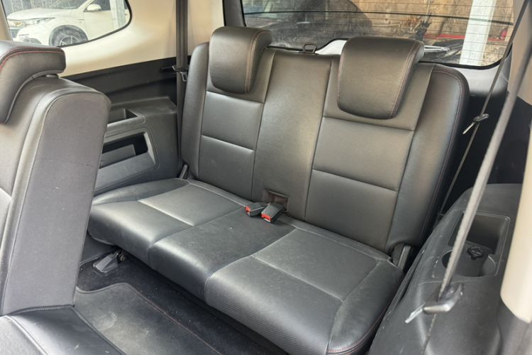 Used CHANGAN KAICHENG Oushang A600 2016 1.5L Manual Luxury 7-Seater Interior 6