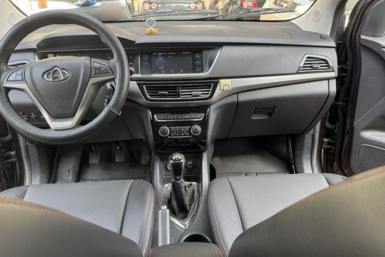 Used CHANGAN KAICHENG Oushang A600 2016 1.5L Manual Luxury 7-Seater Interior 8
