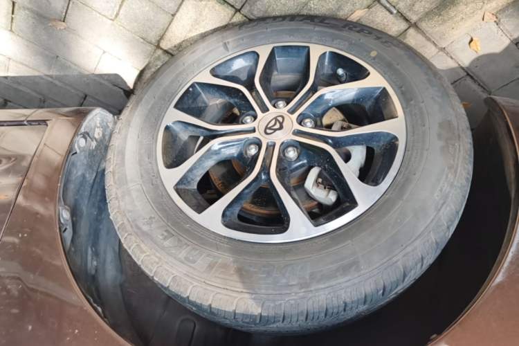 Used CHANGAN KAICHENG Oushang A600 2016 1.5L Manual Luxury 7-Seater Left Front Wheel Hub