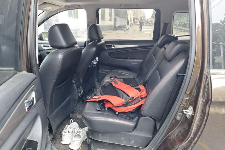 Used CHANGAN KAICHENG Oushang A600 2016 1.5L Manual Luxury 7-Seater Left Rear Seat