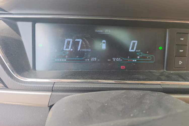 Used CHANGAN KAICHENG Oushang A600 2016 1.5L Manual Luxury 7-Seater Odometer Close Up